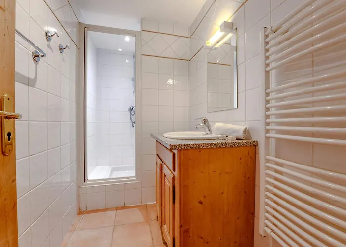 2 Bedroom In For 7 People - Les Glaciers Val Thorens